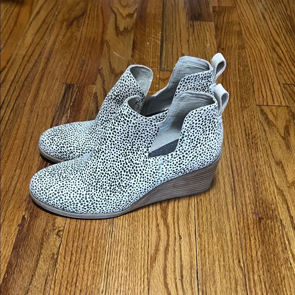 Toms Women's Wedges - Black and White